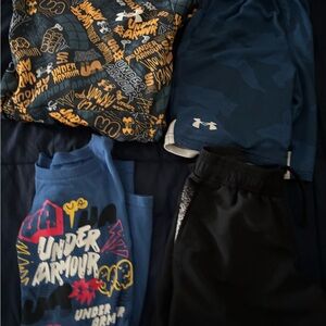Bundle of Boys Under Armour - shirt, sweatshirt & shorts size small